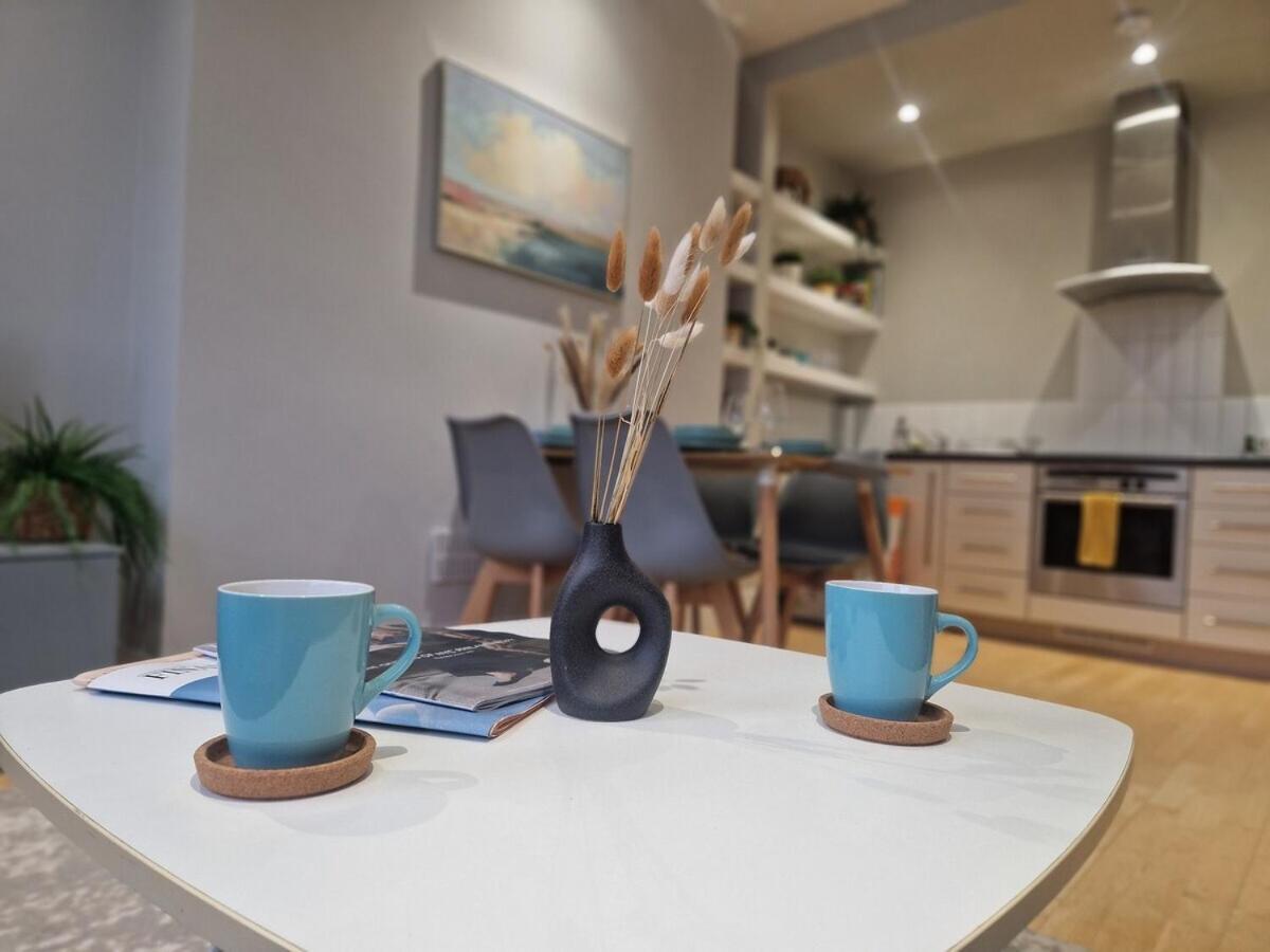 1-Bed Apartment, Close To Kensington Olympia With Free Wi-Fi & Netflix Londen Buitenkant foto