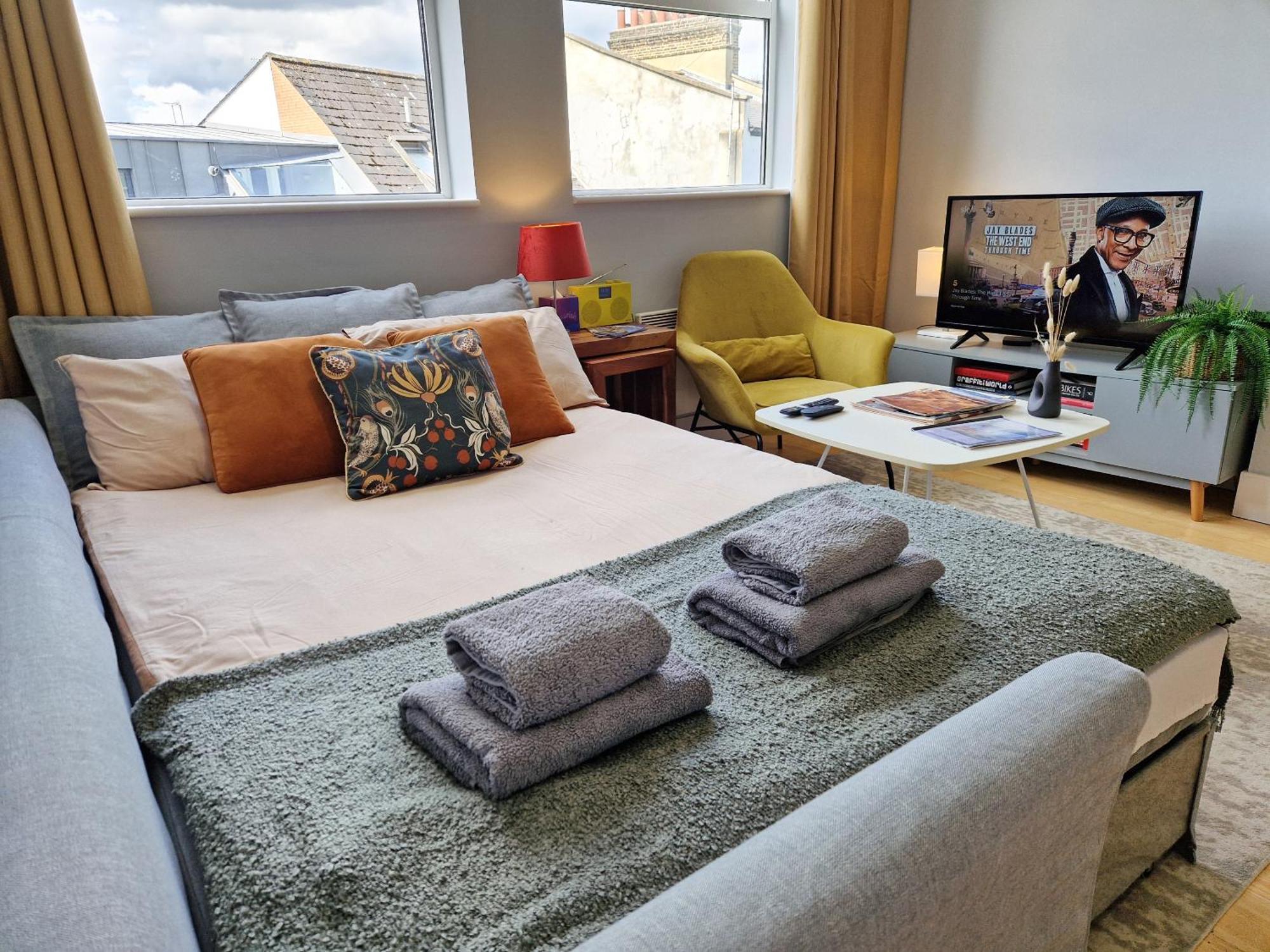 1-Bed Apartment, Close To Kensington Olympia With Free Wi-Fi & Netflix Londen Buitenkant foto