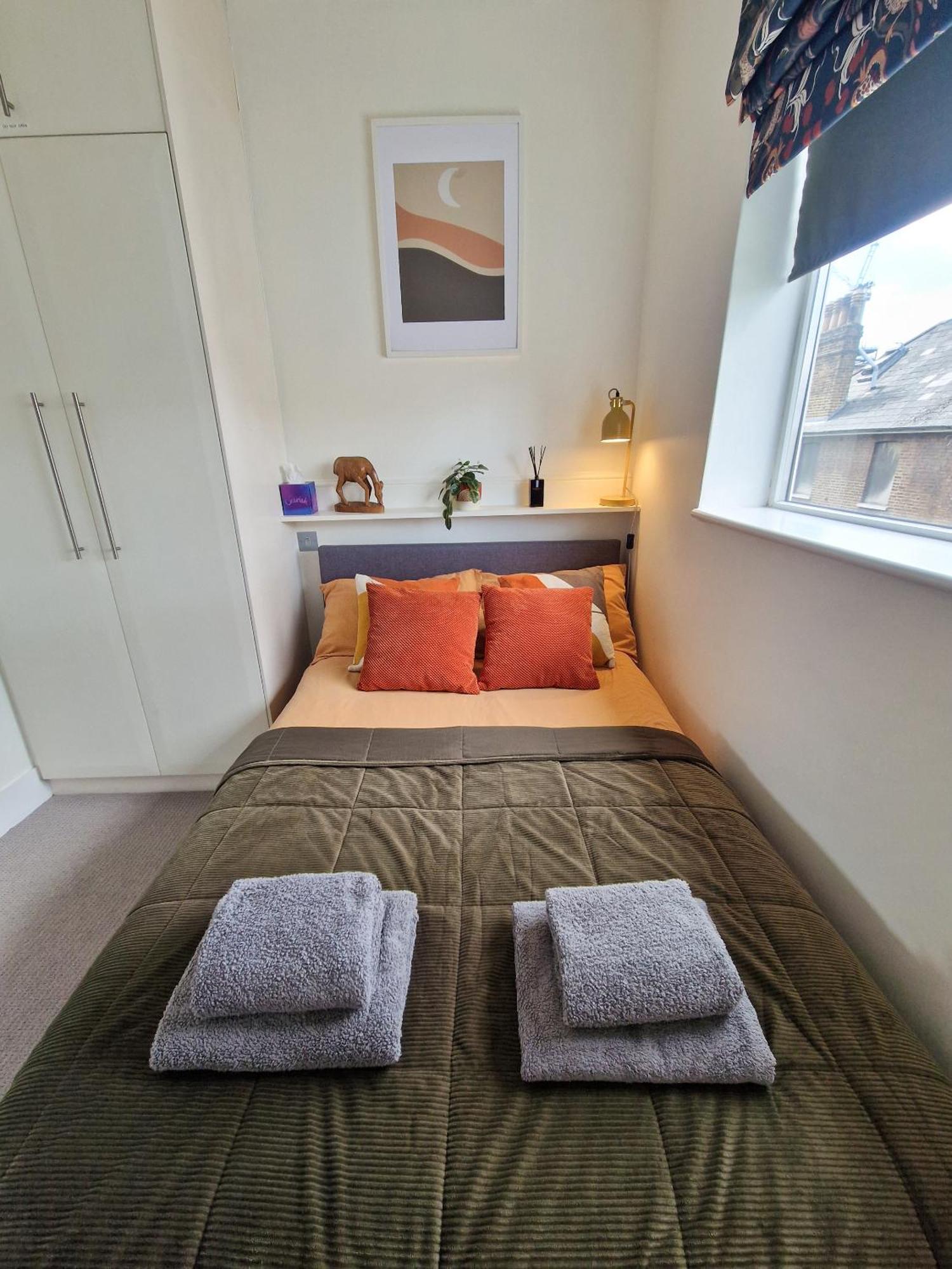 1-Bed Apartment, Close To Kensington Olympia With Free Wi-Fi & Netflix Londen Buitenkant foto