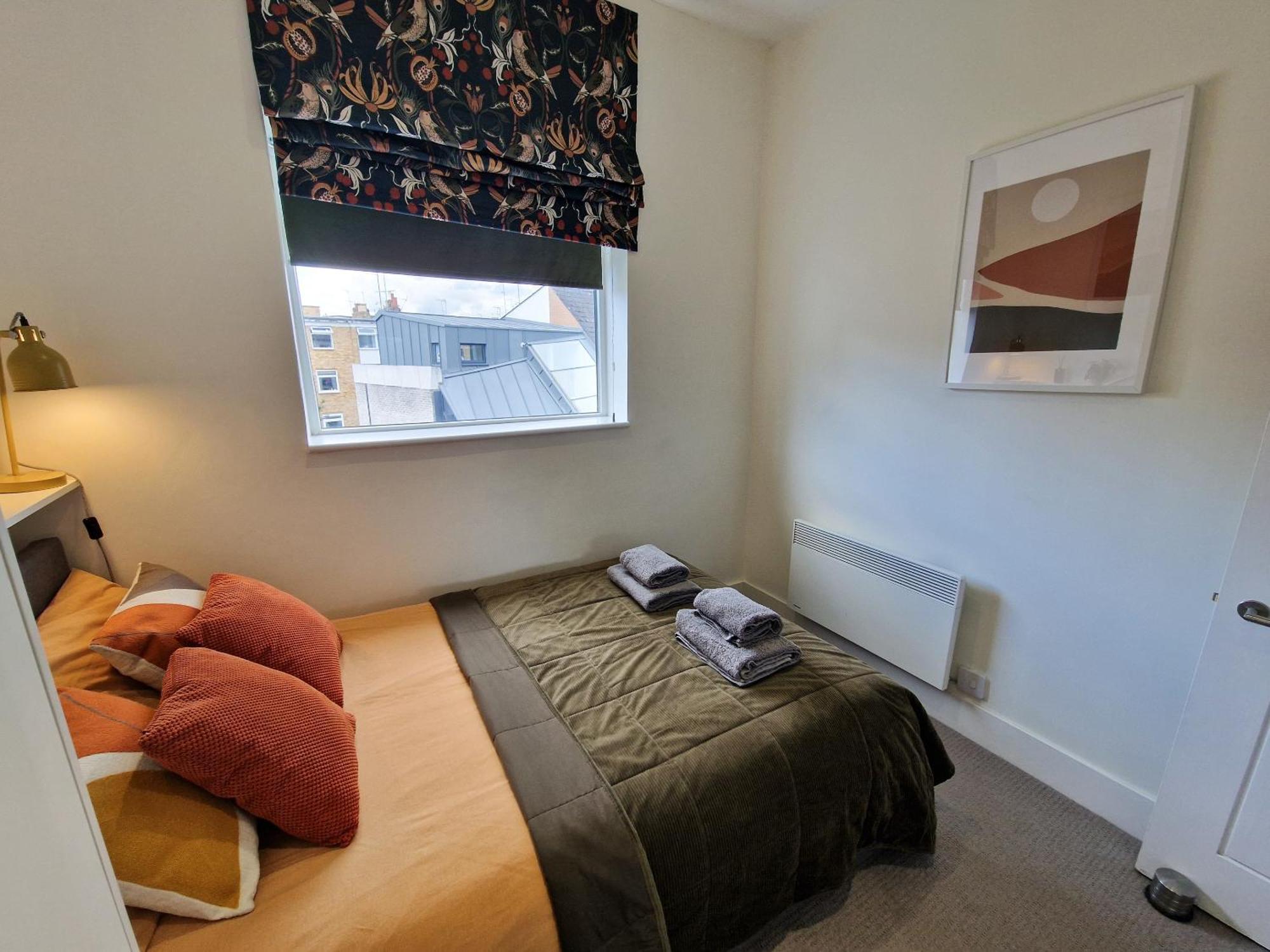 1-Bed Apartment, Close To Kensington Olympia With Free Wi-Fi & Netflix Londen Buitenkant foto
