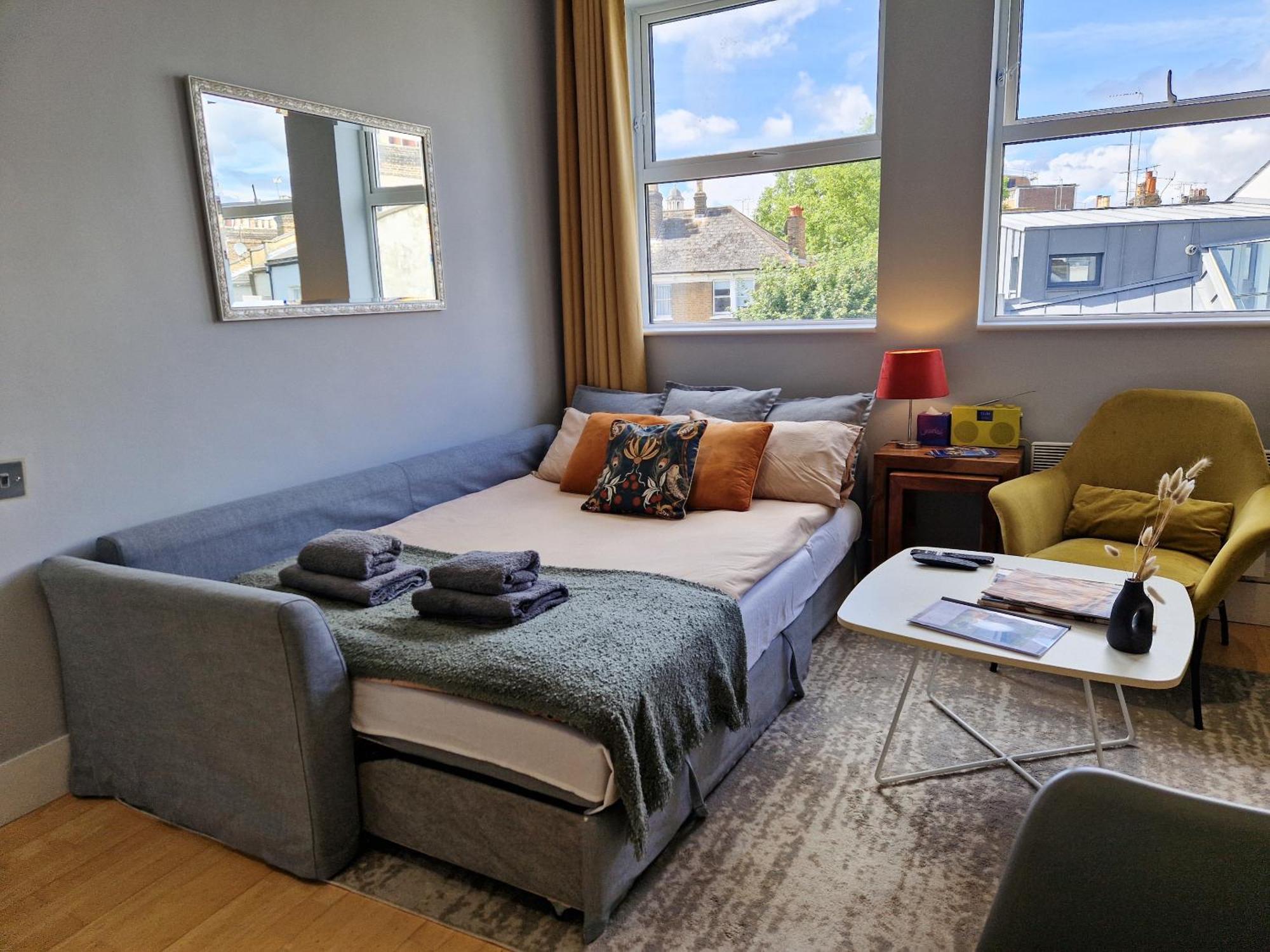 1-Bed Apartment, Close To Kensington Olympia With Free Wi-Fi & Netflix Londen Buitenkant foto
