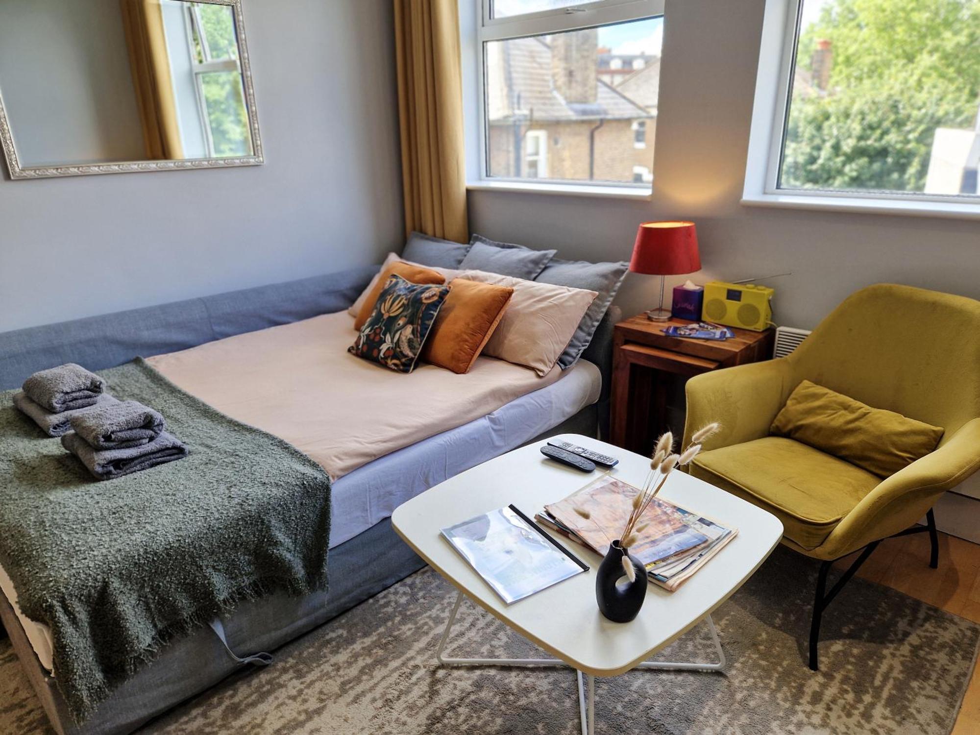 1-Bed Apartment, Close To Kensington Olympia With Free Wi-Fi & Netflix Londen Buitenkant foto
