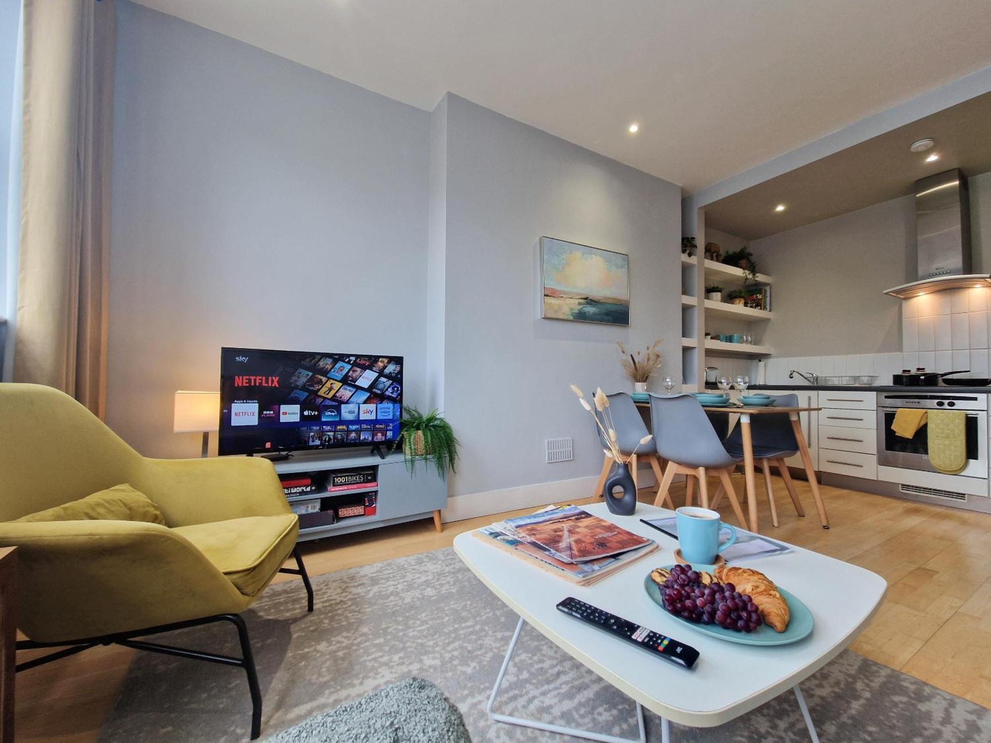 1-Bed Apartment, Close To Kensington Olympia With Free Wi-Fi & Netflix Londen Buitenkant foto