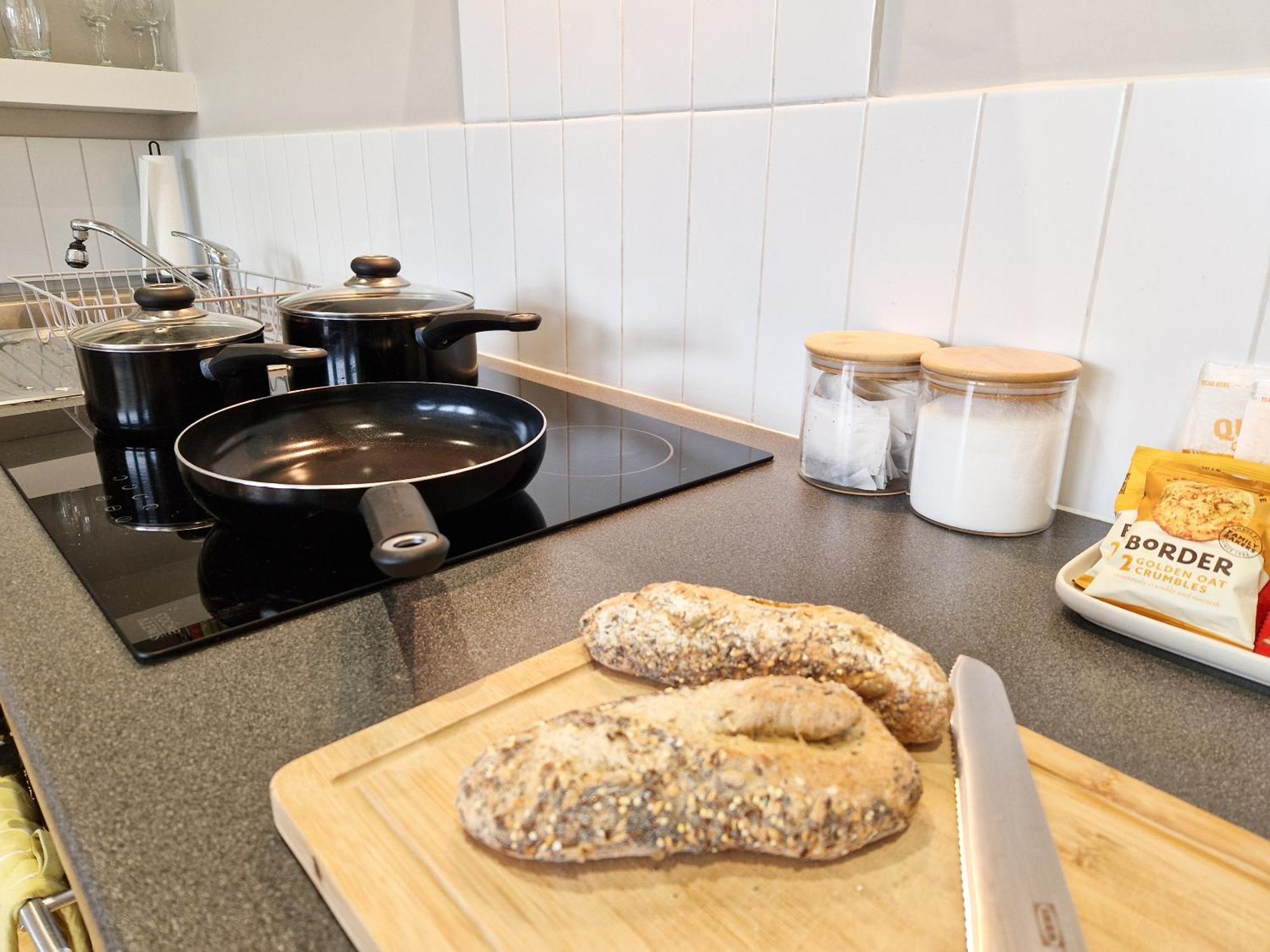1-Bed Apartment, Close To Kensington Olympia With Free Wi-Fi & Netflix Londen Buitenkant foto